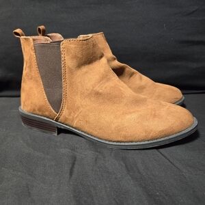 City Streets Howie Brown Casual Suede Ankle Pull on boots Sz 7 Bootie